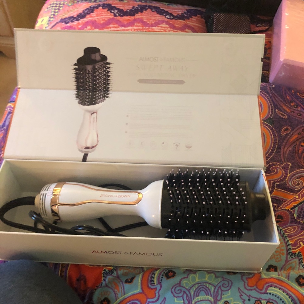 Volumizing hair dryer